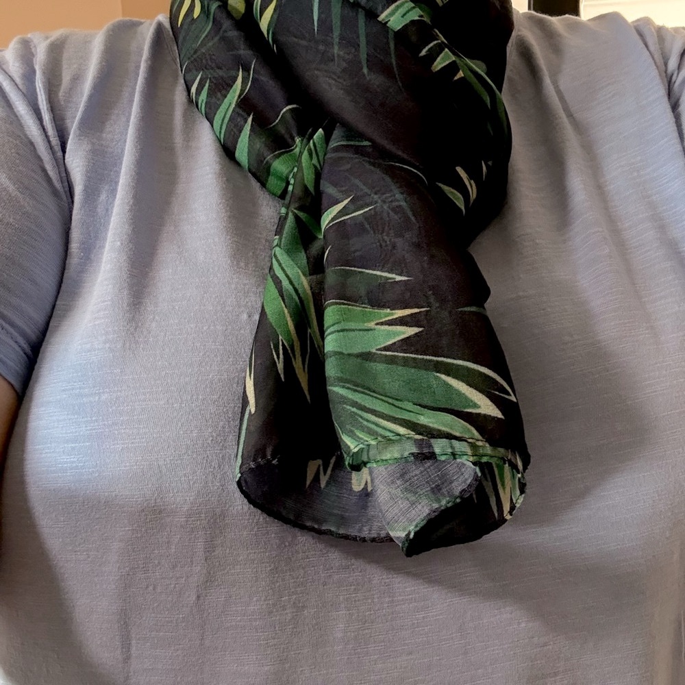 Women’s Pokoloko Green Leaf Print Scarf - Picture 2 of 8